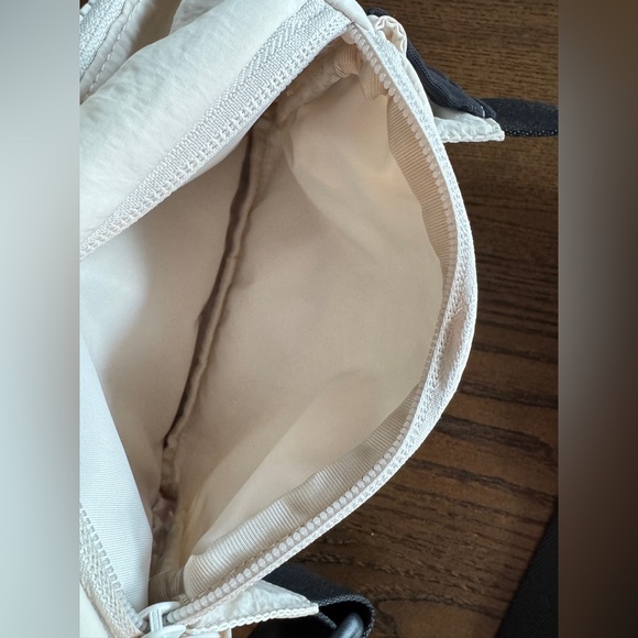 NWOT Lululemon Clean Lines Belt Bag 2L White Opal - Picture 12 of 16